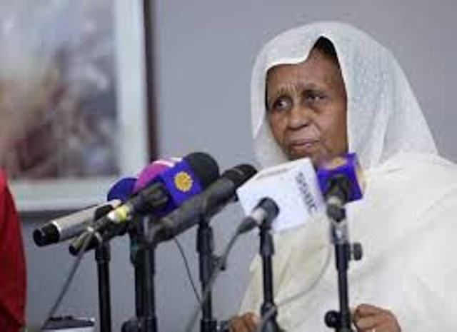 عائشة موسى تعود إلى الواجهة