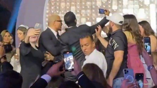 “ضحية” عمرو دياب يريد تعويضا قدره مليار جنيه