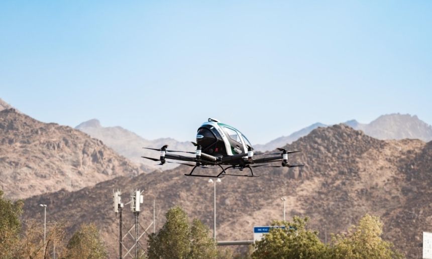 في تطبيق أحدث تقنيات النقل .. الجاسر يدشن أول تاكسي جوي في العالم