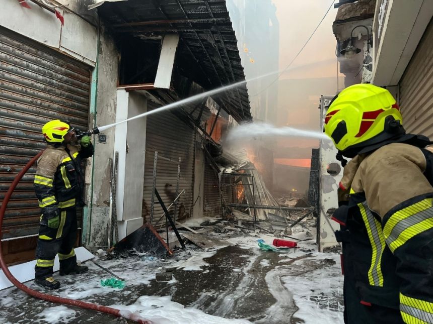 9 إصابات ولا وفيات.. إخماد حريق سوق المنامة القديم في البحرين