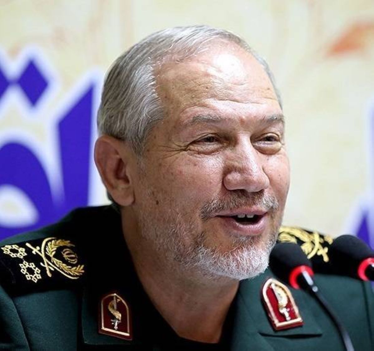 مستشار خامنئي: انتخبوا رئيسا لا يعارض المرشد