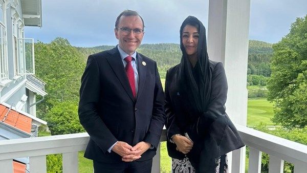 ريم الهاشمي تبحث علاقات التعاون مع وزير خارجية النرويج