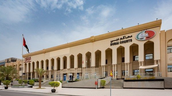 محاكم دبي تعتمد آلية جديدة لتسهيل سفر الحاضنة والمحضونين