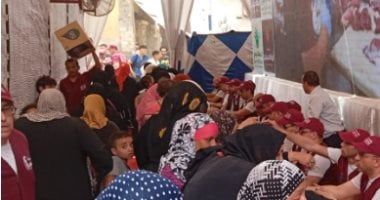 ضمن التحالف الوطنى.. مؤسسة أبو العينين توزع لحوم الأضاحى على المواطنين فى قرى مصر