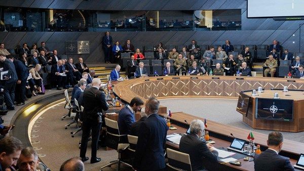 الناتو يوافق على خطة لإدارة مهمته العسكرية في أوكرانيا