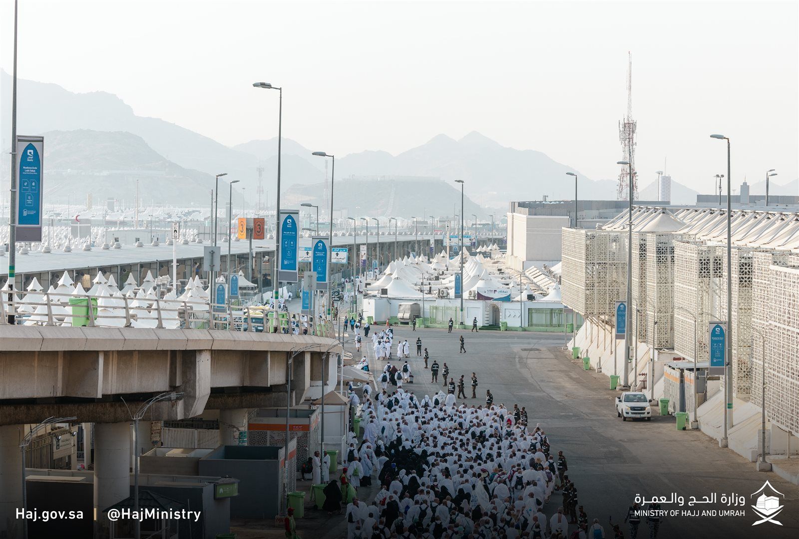 ضيوف الرحمن يتوافدون إلى منى لتلبية نداء أرض النور ( صور)