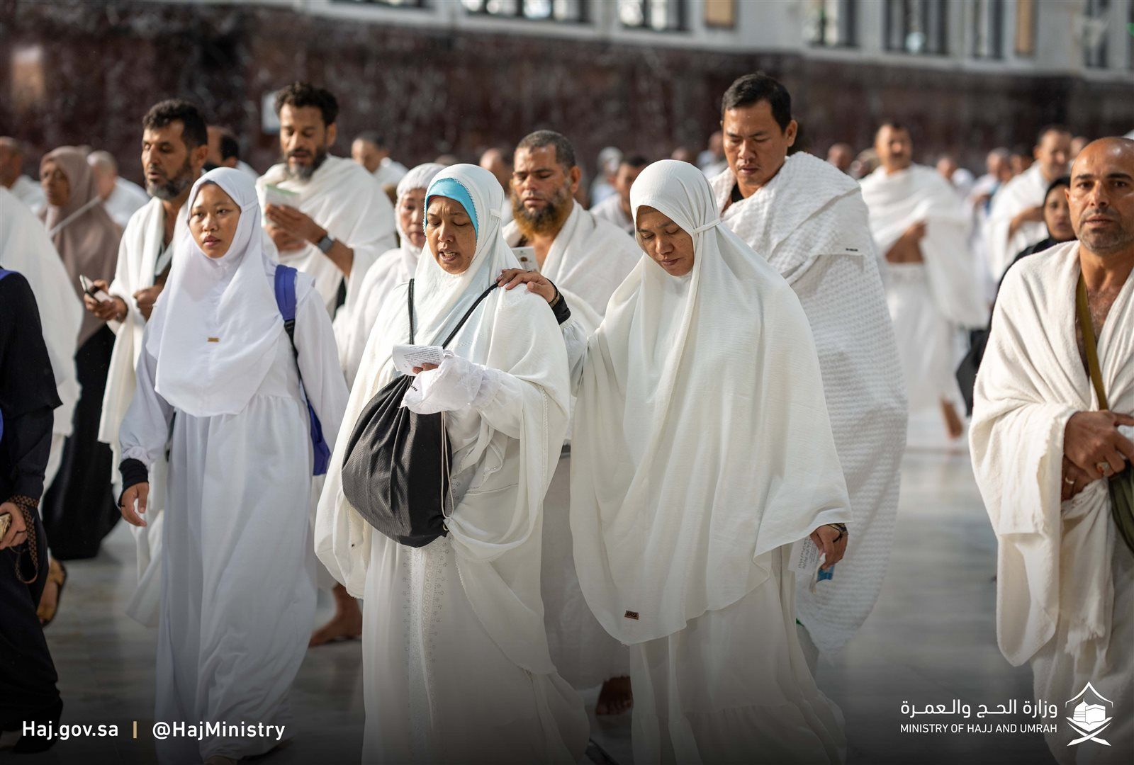 ضيوف الرحمن يتوافدون إلى منى لتلبية نداء أرض النور ( صور)