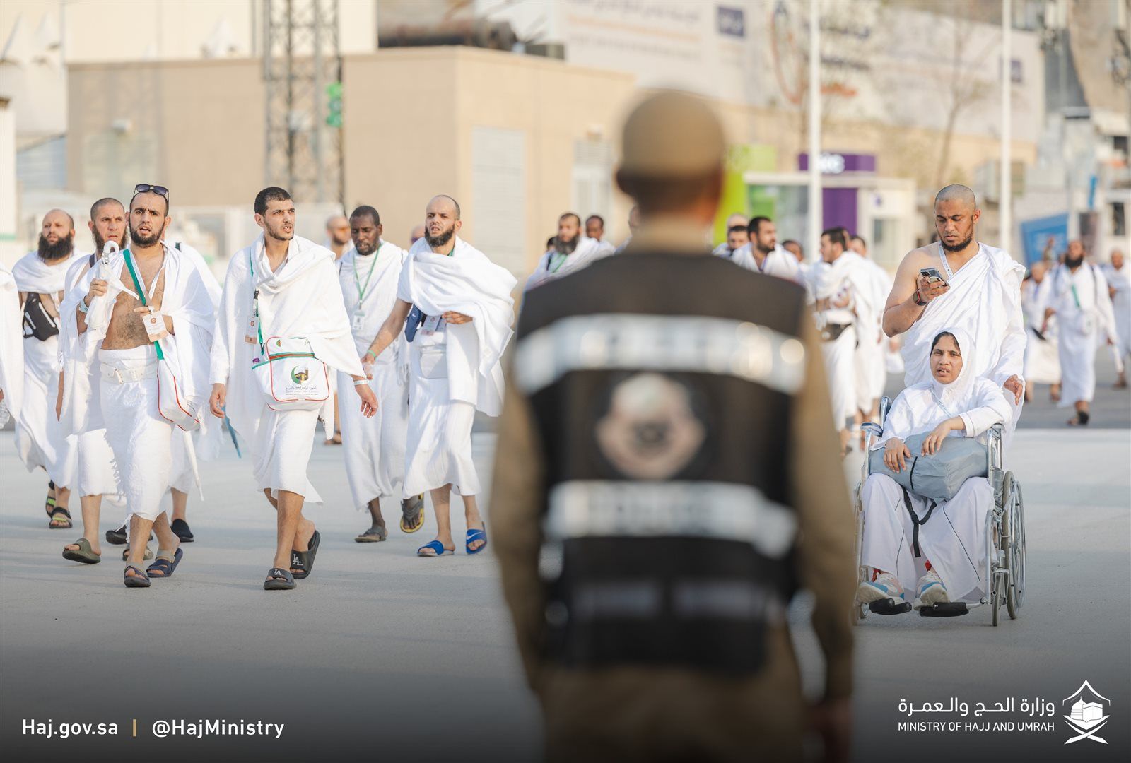 ضيوف الرحمن يتوافدون إلى منى لتلبية نداء أرض النور ( صور)