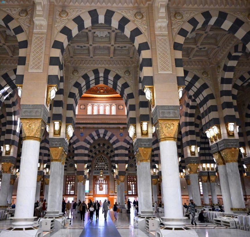 أجواء روحانية.. المدينة المنورة تودّع الحجاج وتستقبل زوار عيد الأضحى