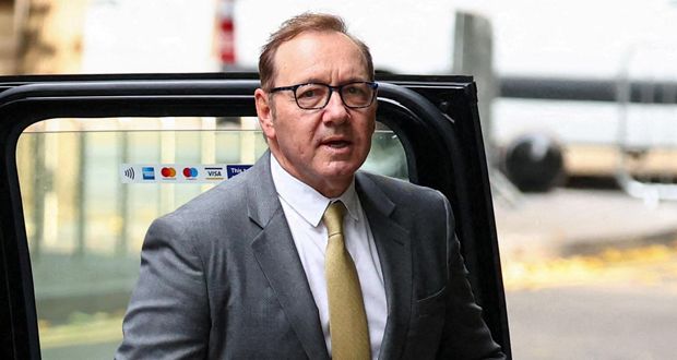 كيفن سبيسي يعلن إفلاسه باكياً: سأبيع بيتي ولا أعلم أين سأعيش