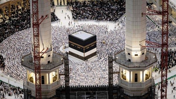 «يوم التروية».. حجاج بيت الله الحرام يتوجهون لمشعر مِنى