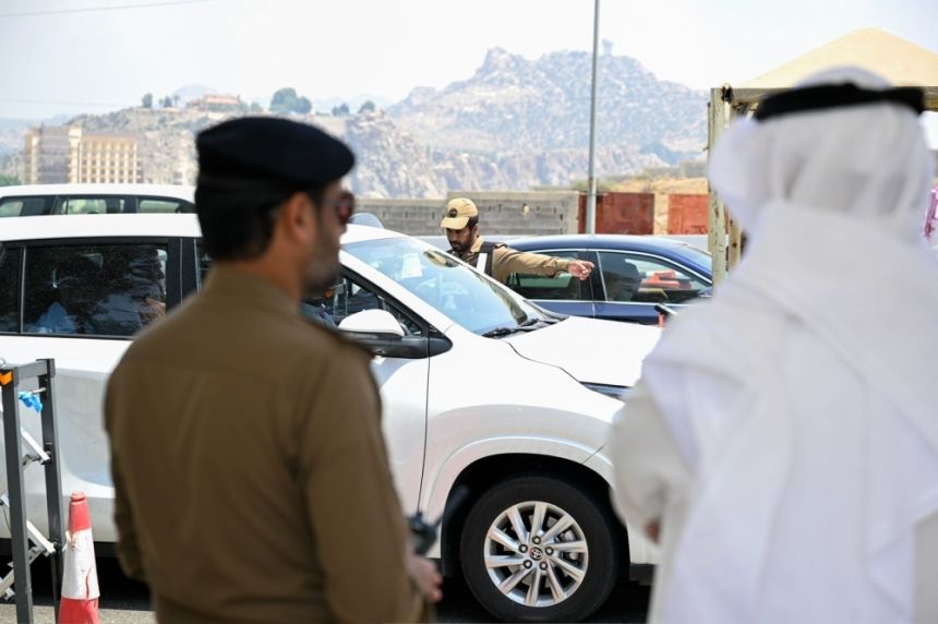 محافظ الطائف يتفقد نقاط فرز الحجاج  في الخالدية والهدا والمحمدية 