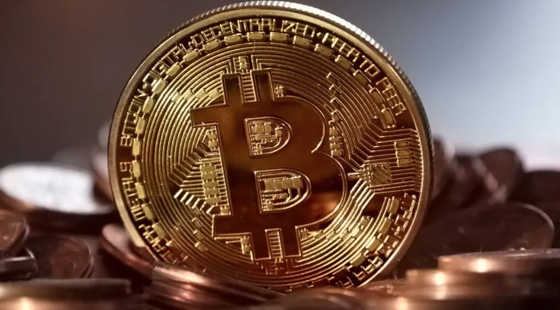 البيتكوين يواصل سيره العرضي وعملة TON تخالف النسق السائد!