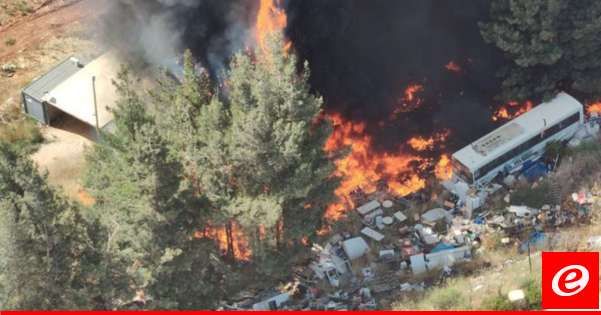 حريق كبير في المطلة عقب استهدافها بعدد من الصواريخ المضادة للدروع من لبنان