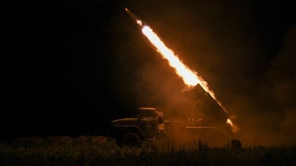 أوكرانيا وروسيا تكثفان هجماتهما عبر الحدود