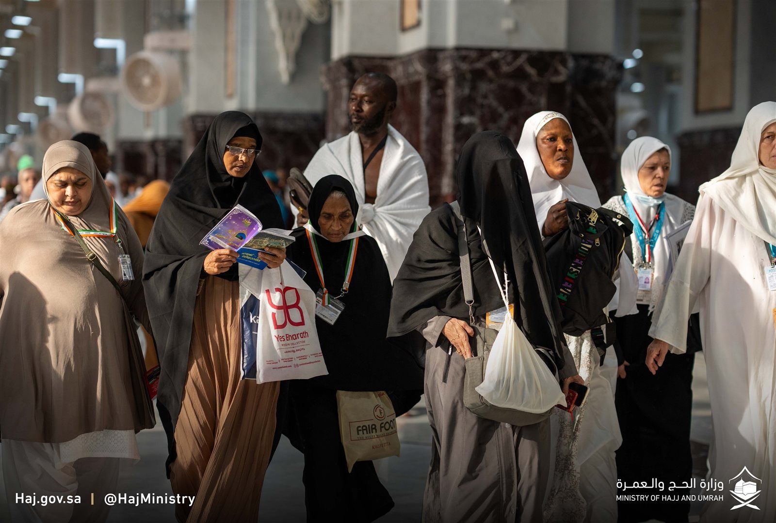 ضيوف الرحمن يتوافدون إلى منى لتلبية نداء أرض النور ( صور)