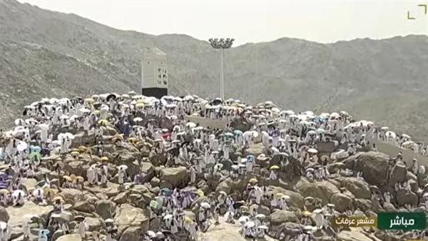 ضيوف الرحمن على عرفات لأداء ركن الحج الأعظم