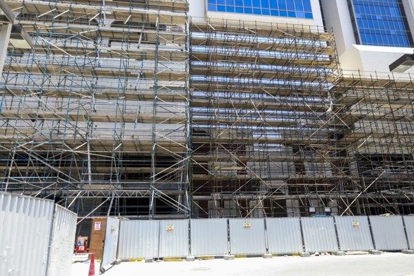 بدء تطبيق قرار حظر العمل وقت الظهيرة