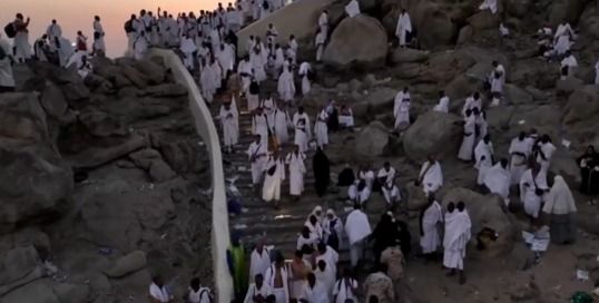 بدء نفرة الحجاج إلى مزدلفة .. فيديو