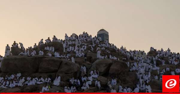 الحجاج يقفون بعرفات لأداء ركن الحج الأعظم ويدعون لأهل غزة