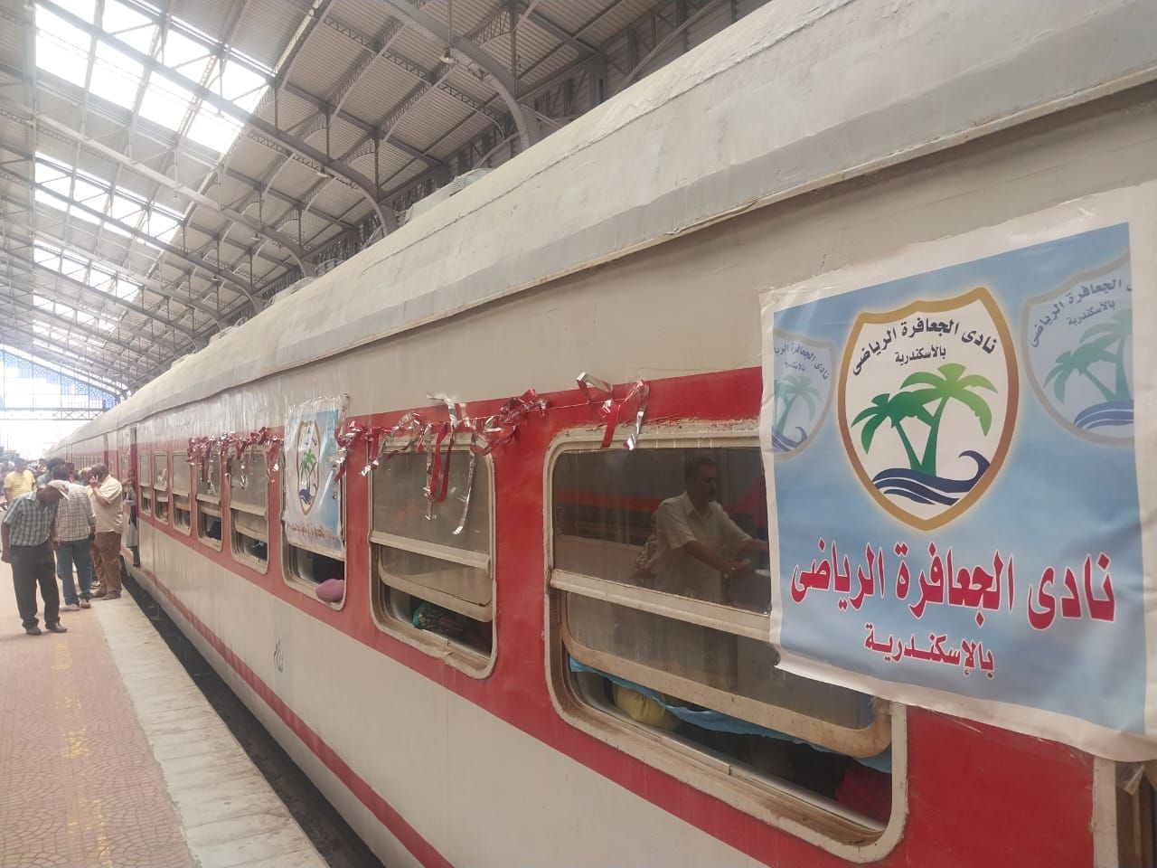 شاهد احتفالات الركاب بالعيد من داخل قطار النوبة.. فيديو