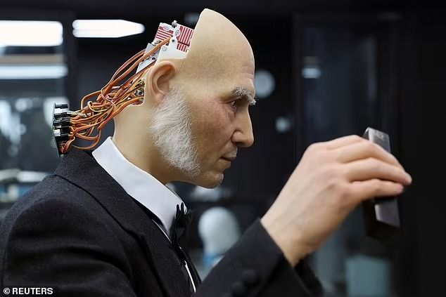 تكنولوجيا: مشاهد من داخل مصنع الروبوتات البشرية المرعب فى الصين.. صور