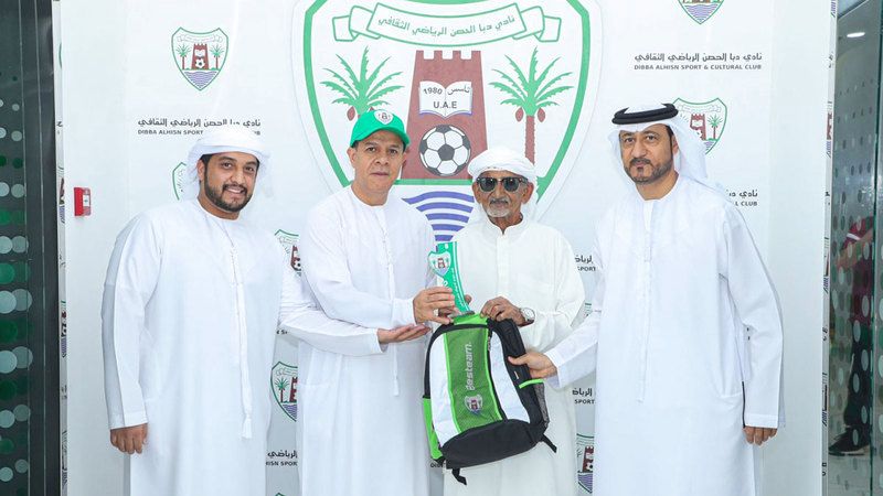الامارات | نادي دبا الحصن يكرّم أقدم مشجعيه