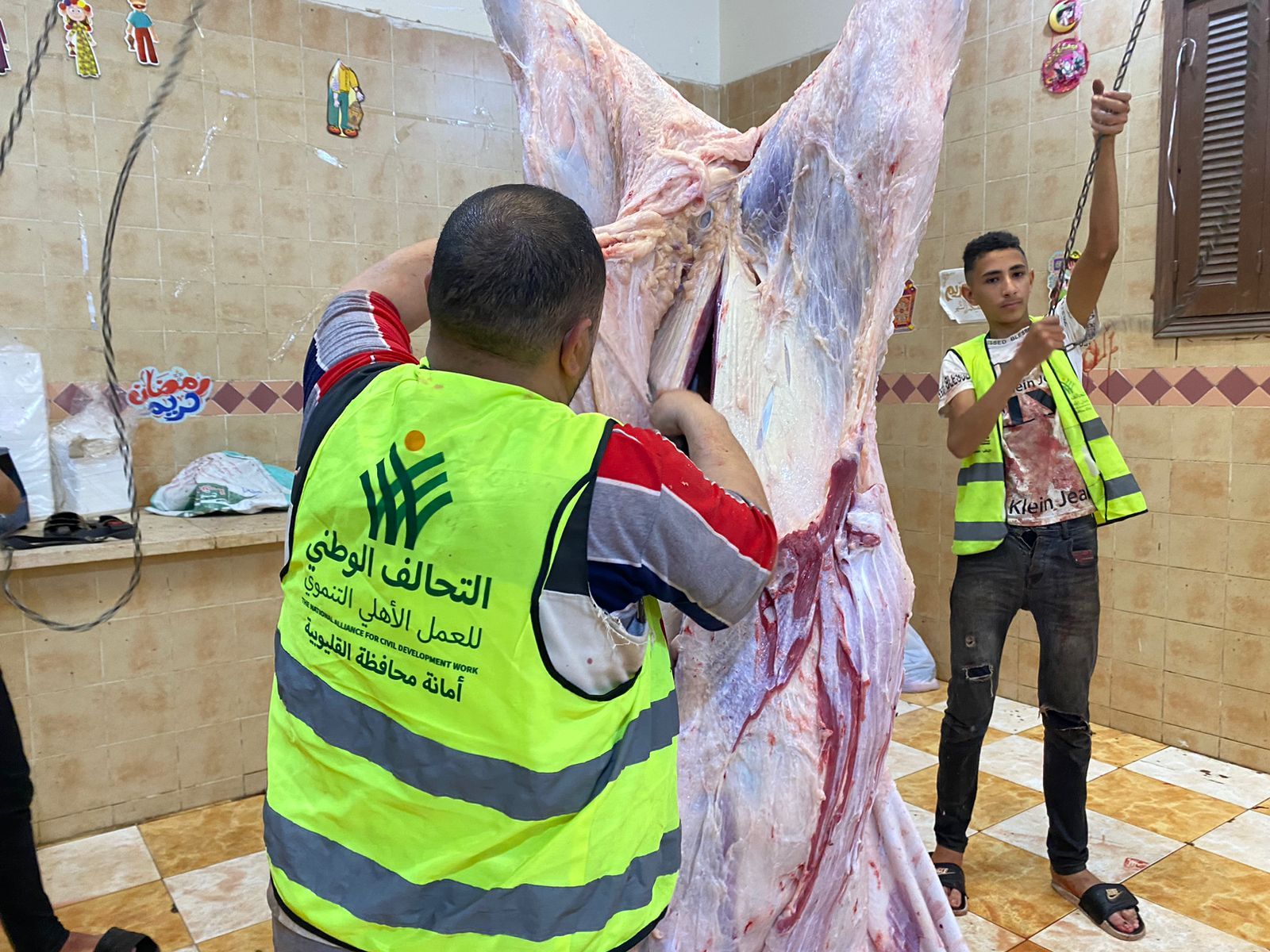 التحالف الوطنى يستكمل مراحل تعبئة الأضاحى لتوزيعها على الأسر المستحقة..صور