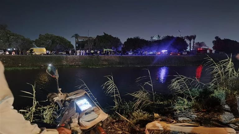 انتشال جثة والبحث عن 2 مفقودين في سقوط ميكروباص بترعة المريوطية