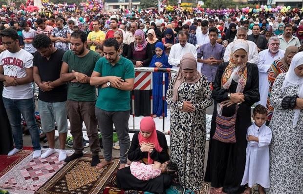 كيفية صلاة عيد الأضحى للنساء بالخطوات في المنزل
