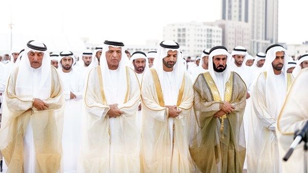 سعود بن صقر يؤدي صلاة عيد الأضحى المبارك بمصلى العيد الكبير في خزام