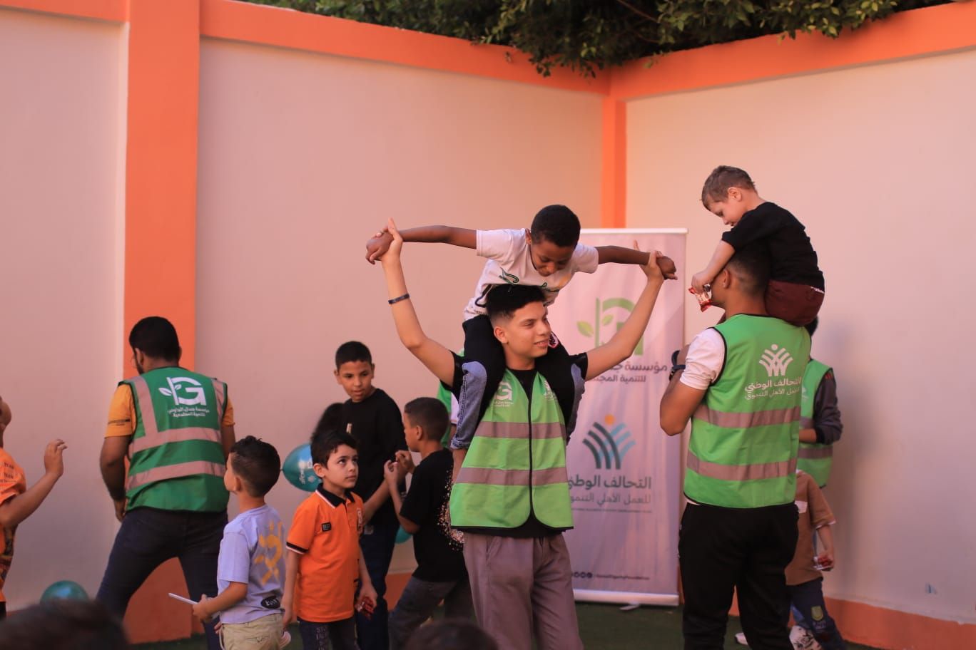 تحت مظلة التحالف الوطنى.. مؤسسة الجارحى توزع الهدايا والعيديات على الأطفال احتفالا بالعيد