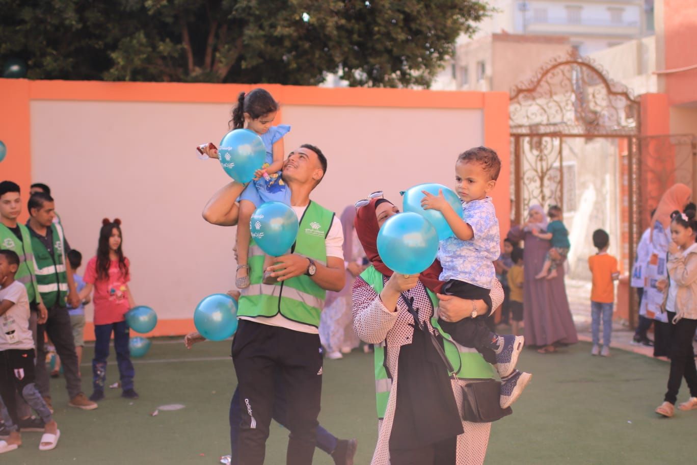 تحت مظلة التحالف الوطنى.. مؤسسة الجارحى توزع الهدايا والعيدايات على الأطفال احتفالا بالعيد