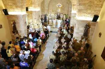 دير القديس أنطونيوس البادواني في صور احتفل بعيد شفيعه وبافتتاح برج الكنيسة بعد ترميمه