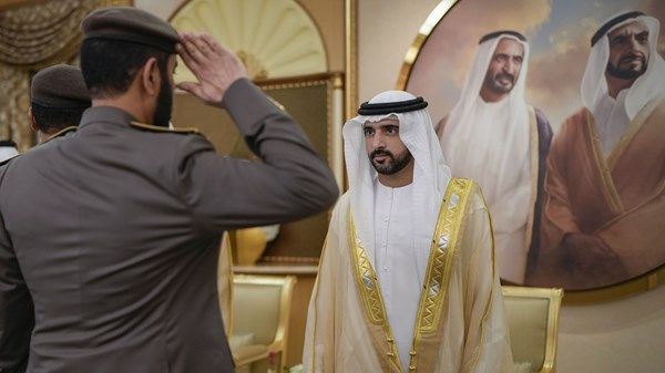 حمدان ومكتوم بن محمد يستقبلان المهنئين بعيد الأضحى المبارك