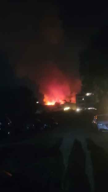 إخماد حريق شبّ إثر استعمال المفرقعات بمساحة شاسعة من الأعشاب والأشجار الحرجية في عيتات