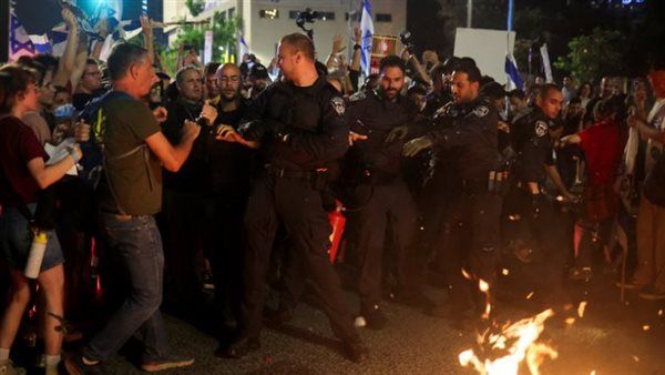 عشرات الآلاف يتظاهرون في إسرائيل للمطالبة بصفقة رهائن وانتخابات مبكرة