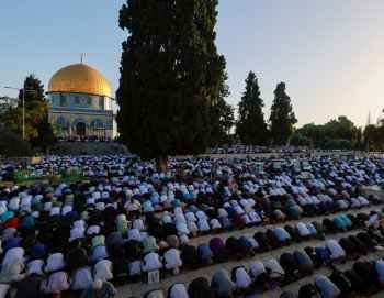 40 ألف فلسطيني أدوا صلاة عيد الأضحى بالمسجد الأقصى رغم اعتداءات القوات الإسرائيلية