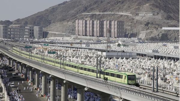 الحجاج يقضون ليلتهم في مشعر منى