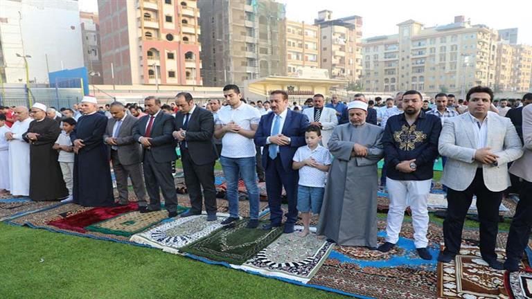 محافظ المنوفية يؤدي صلاة عيد الأضحى بساحة نادى جمهورية شبين (صور)