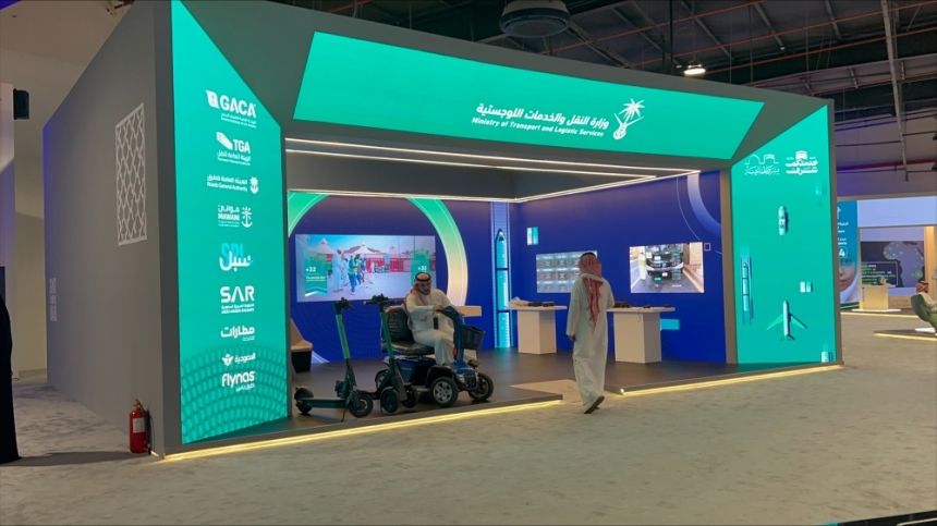 "اليوم“ تتنقل بجناح وزارة النقل في ملتقى إعلام الحج وترصد التاكسي الطائر