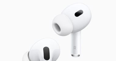 تكنولوجيا: لو إيدك مش فاضية وأنت بتدبح.. طريقة تشغيل الـ AirPods على موبايلك الأيفون