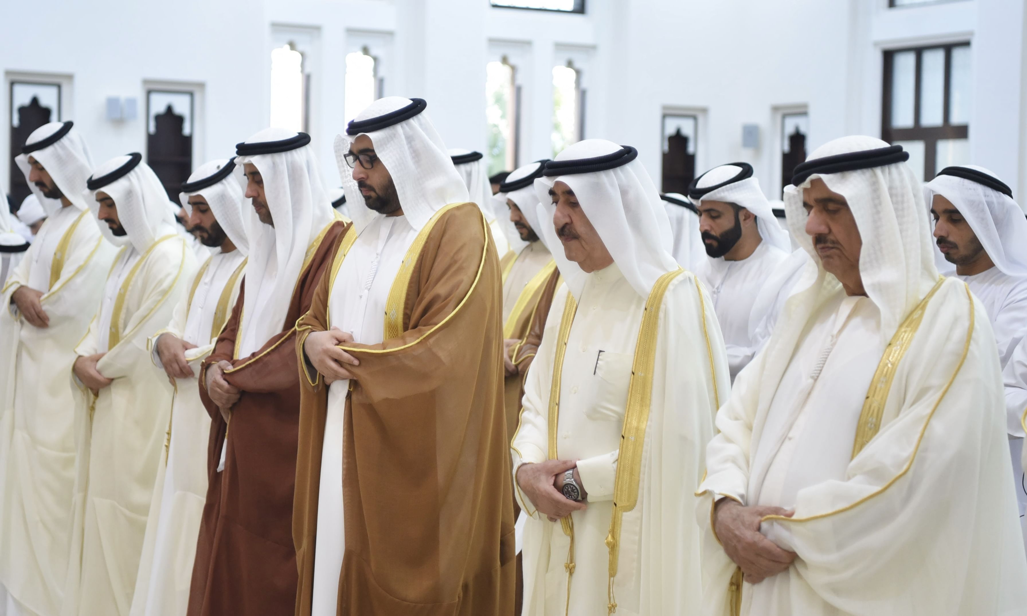 الامارات | حاكم أم القيوين يؤدى صلاة عيد الأضحى المبارك بمسجد الشيخ أحمد بن راشد المعلا