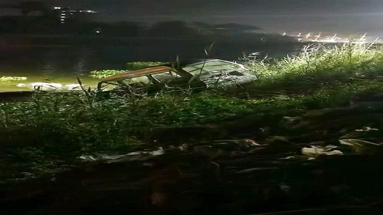 انتشال جثة والبحث عن 2 مفقودين في سقوط ميكروباص بترعة المريوطية