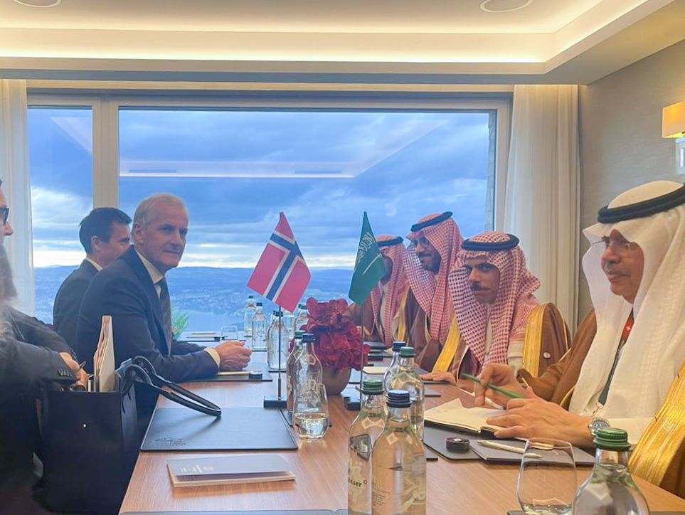 السعودية | وزير الخارجية يلتقي رئيس وزراء النرويج