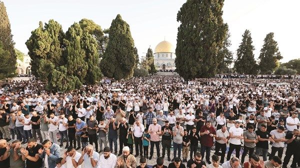 40 ألفاً يؤدون صلاة العيد في «الأقصى»