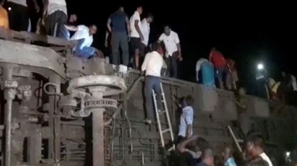 قتلى في تصادم قطارين بالهند