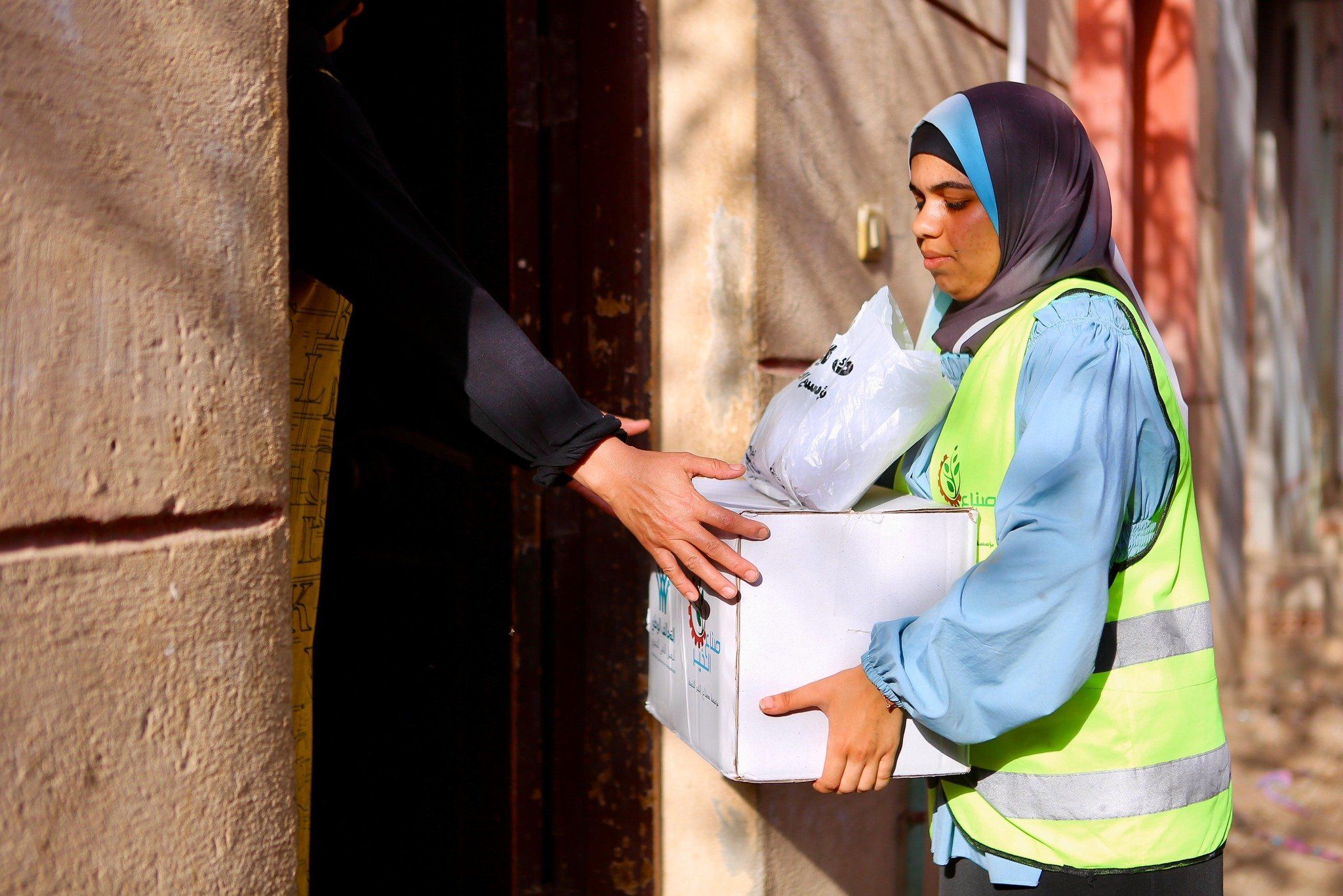 ثاني أيام العيد.. التحالف الوطني يوزع لحومًا ومواد غذائية بالمحافظات
