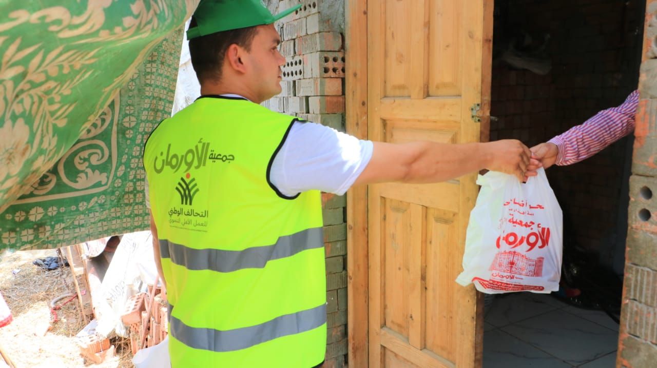 ثاني أيام العيد.. التحالف الوطني يوزع لحومًا ومواد غذائية بالمحافظات