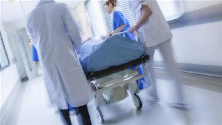 فدت والدها من رصاص عمها.. إصابة فتاة بطلقات نارية في قنا